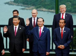 قمة  بيك  في فيتنام بمشاركة الرئيس الاميركي والصيني
